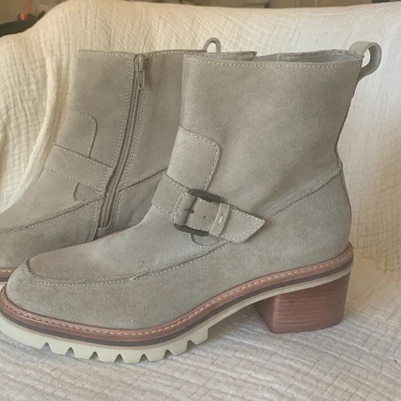 NWOT - Bernardo Sonja Leather Lug Boots - Picture 6 of 11